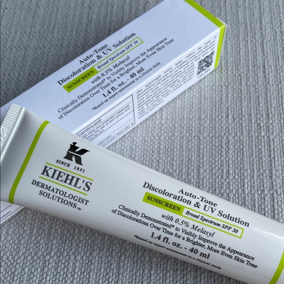 Kiehl's auto-tone Discoloration & UV Solution sunscreen with 0.5% melasyl - Picture 9 of 13